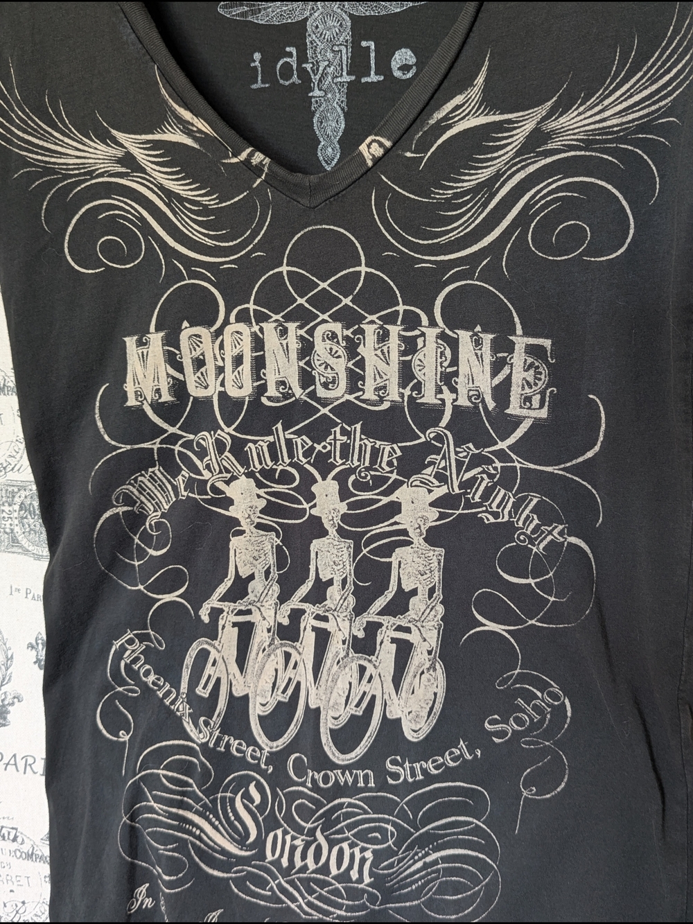 Idyll Black V-Neck Short Sleeve Skeleton Tee with Moonshine Graphic Women’s L - Picture 3 of 4